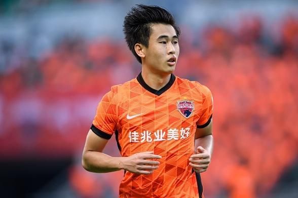 在本轮英超曼城3-3战平热刺的比赛中，格拉利什替补登场打进一球。